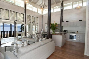 Magic Beach House - Absolute Beachfront